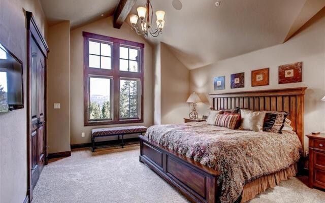 5 O Clock Lodge Peak 8 Private Home by Pinnacle Lodging