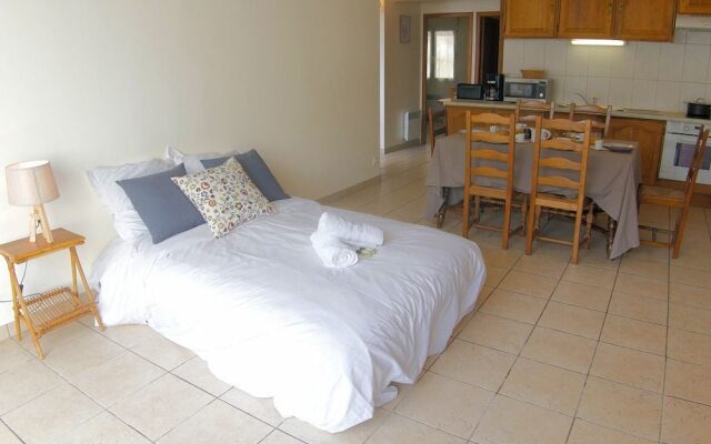 Amazing two Bedroom Flat, 10min From Miramar Beach