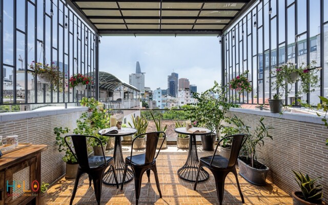 HoLo Central Saigon - Serviced HomeStay