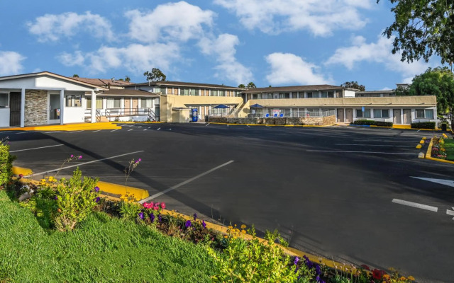 Sea Rock Inn - Long Beach