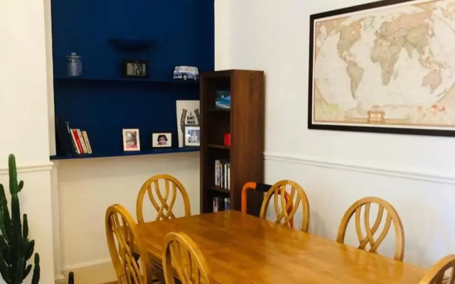 1 Bedroom Flat Sleeps 4 -free Onsite Parking -wifi