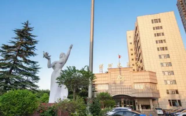 Zhanhe Hotel (Pingdingshan Railway Station Branch)