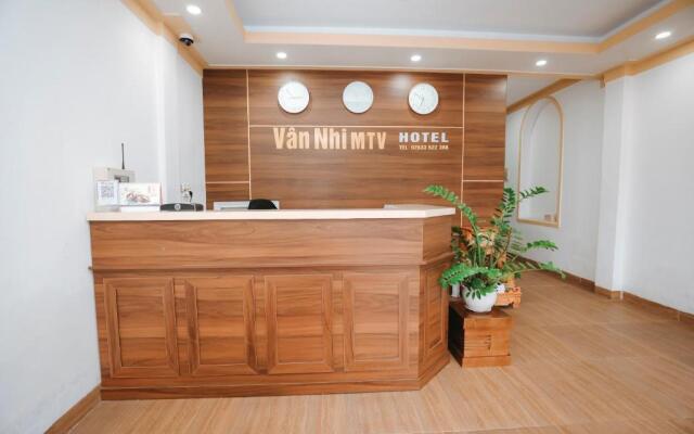 Vn Nhi MTV Hotel