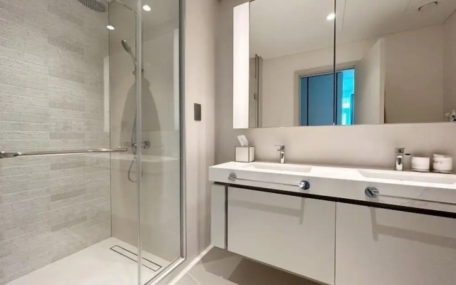 Bliss 1BR Haven with Stunning Sea Views