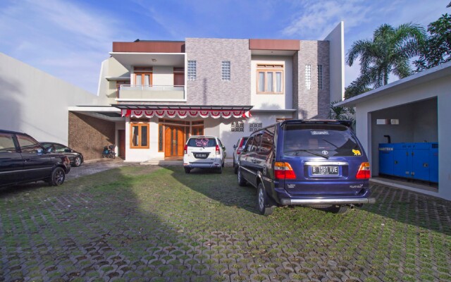 RedDoorz Plus @ Kelapa Dua Kebon Jeruk