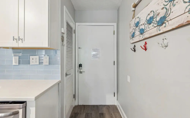 Seaside Bliss Retreat Coastal Condo for 6