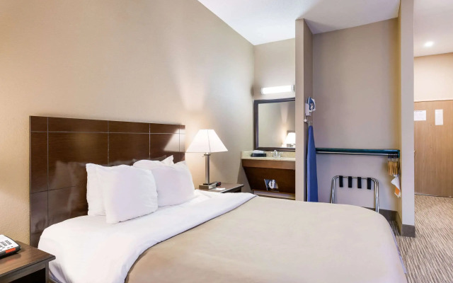Quality Inn I-70 Near Kansas Speedway