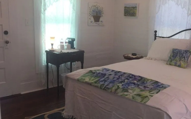 Hye-Way Haus Bed and Breakfast