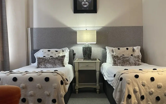 Oyo The Chatwal Boutique Hotel