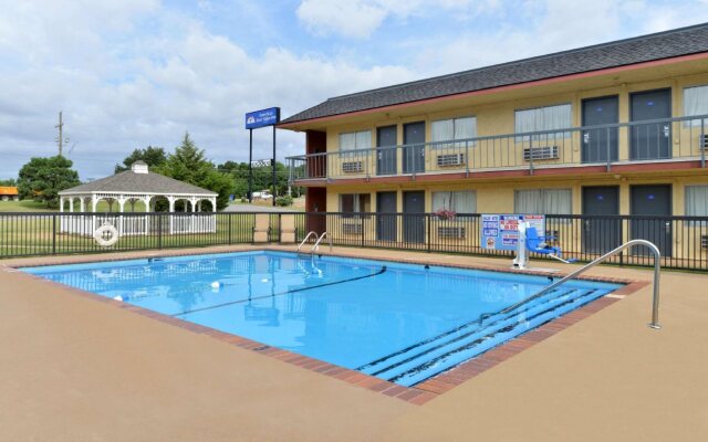 Castle Inn & Suites By OYO Chickasha