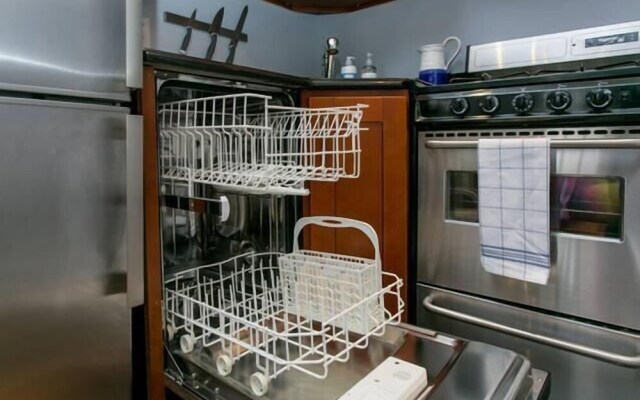 NY060 1 Bedroom Apartment By Senstay