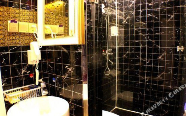 Manzhiya Theme Hotel (Shanghai Wanhangdu Road)