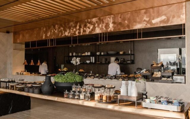 Acro Wellness Suites - Adults Only