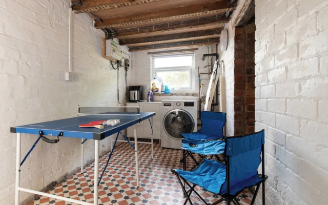 Host Stay Argie House