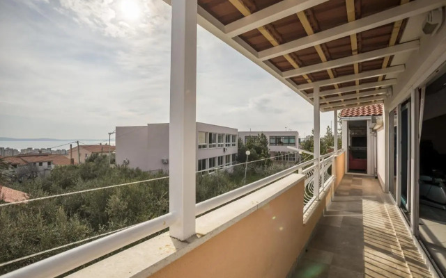 Apartments with a parking space Split - 12252