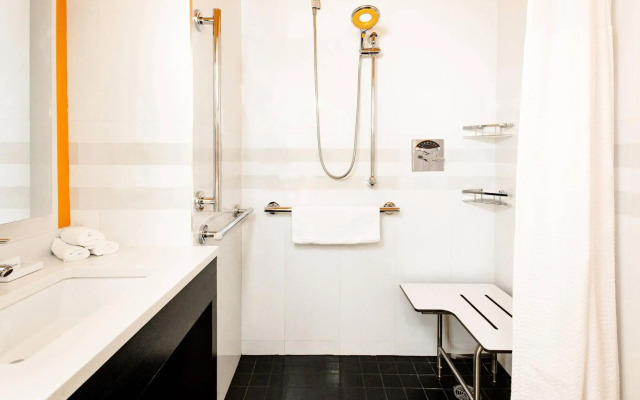 Courtyard by Marriott New York Manhattan / Central Park