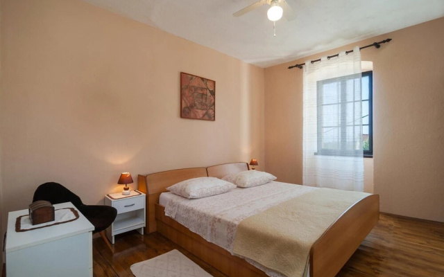 Amazing Home in Bobovisca With 3 Bedrooms, Wifi and Outdoor Swimming Pool