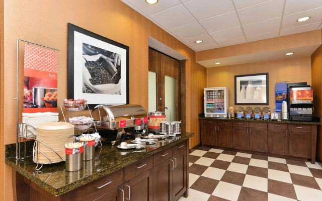 Hampton Inn Clinton, IA