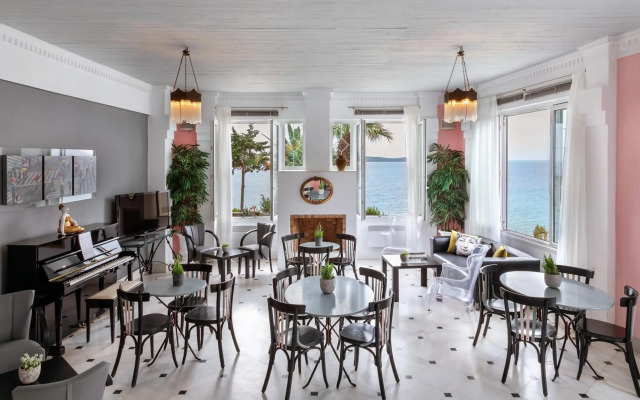 Aneroussa Beach Hotel Hotel
