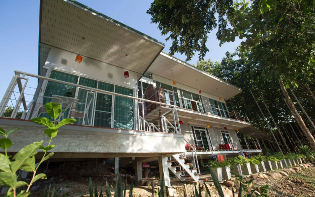 Nan De Panna Riverside Homestay