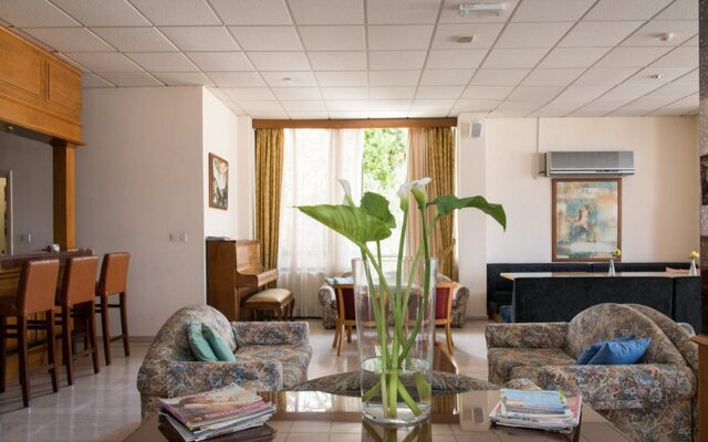 Stephanos Hotel Apts