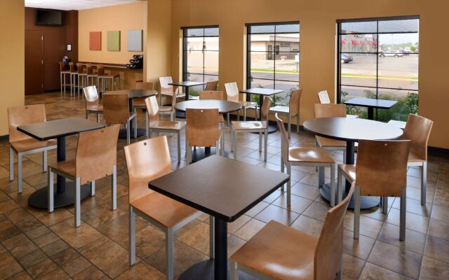 Americas Best Value Inn - Campus View