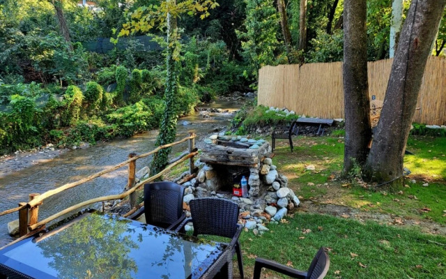 Stonehouse Surrounded by Nature in Masukiye