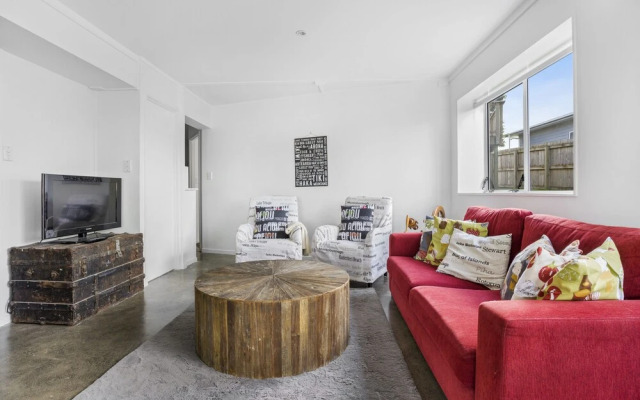 Bright 3-Bedroom Unit - WiFi & Parking