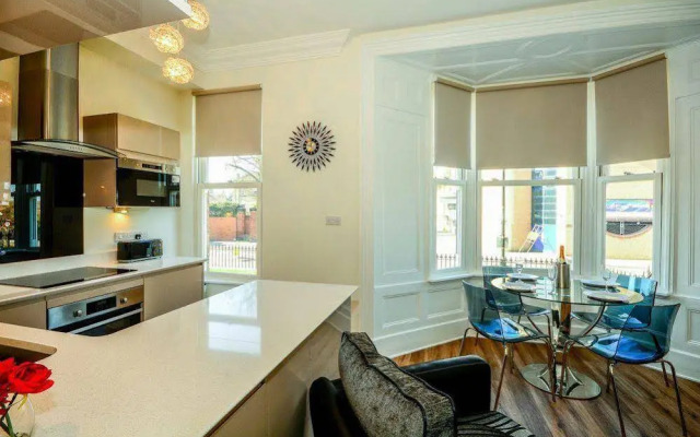 Flat 2 Bluebridge Court - Cliffords Reach