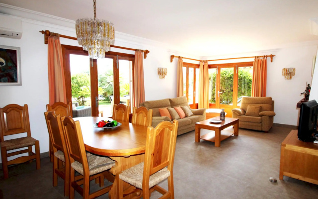 MARGARITA · Aircon, wifi, terrace, garden, 150m from the beach