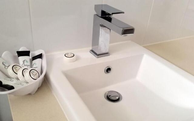 Cairns Queenslander Hotel & Apartments