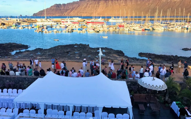 Evita Beach Apartamentos Y Suites