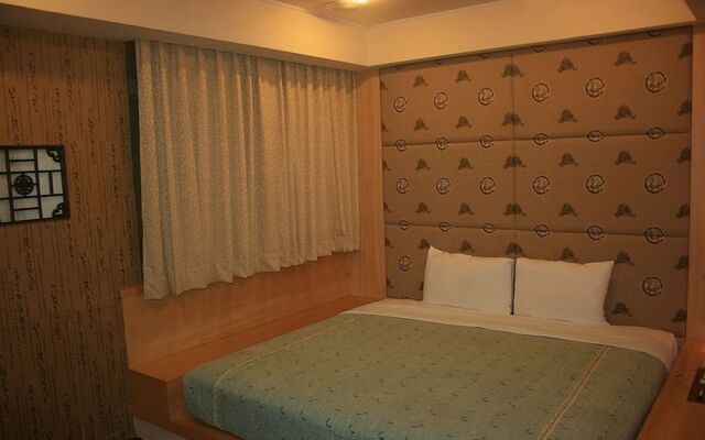 Warm Life Hotel