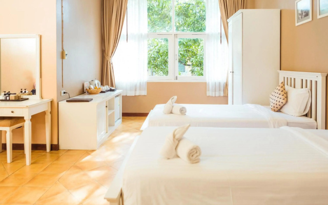 Feung Nakorn Balcony Rooms and Cafe