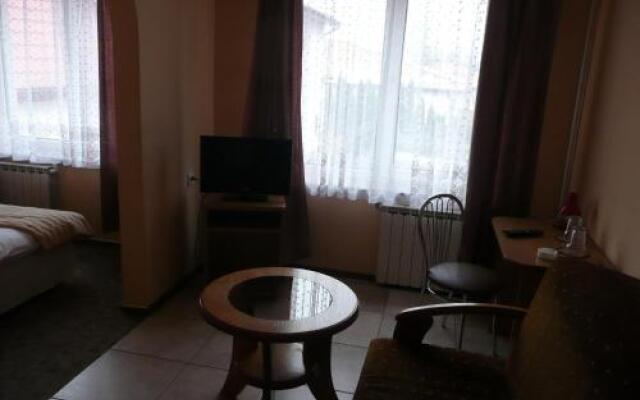 Azymut Hotel & Restaurant