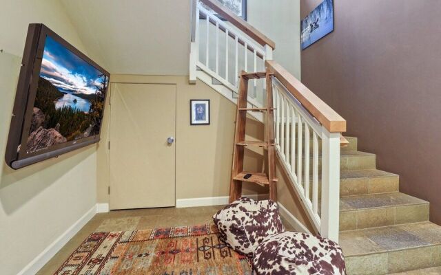 Heavenly Mountain Chalet - Skiing, Pets, Hot tub