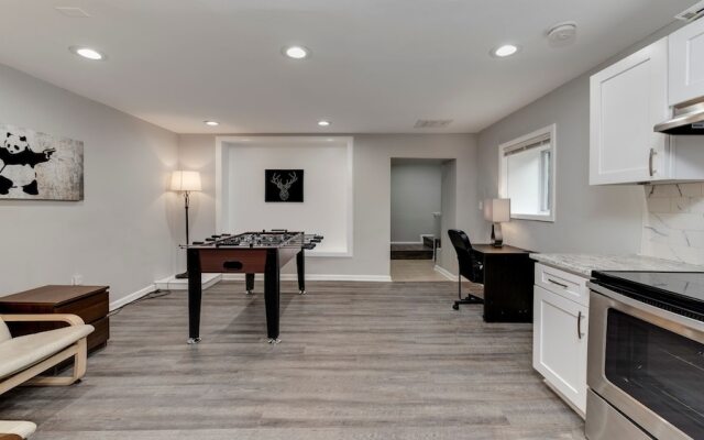 Stylish 3BR 3BA Colonial House by Cozysuites