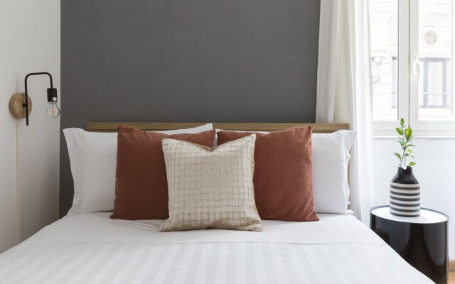 On Via Francesco Crispi Apt 1
