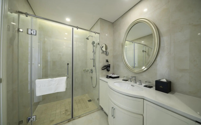 Melia Vinpearl Danang Riverfront