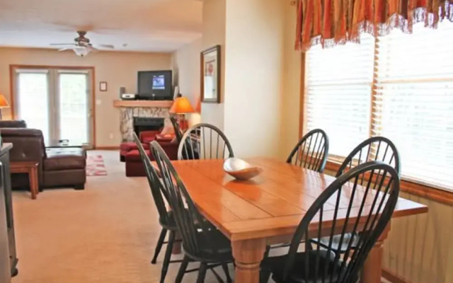 Creekside E 17 by Casago