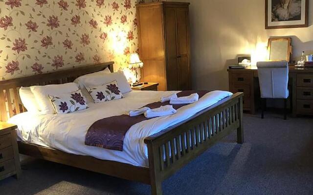 The Oakeley Arms Hotel