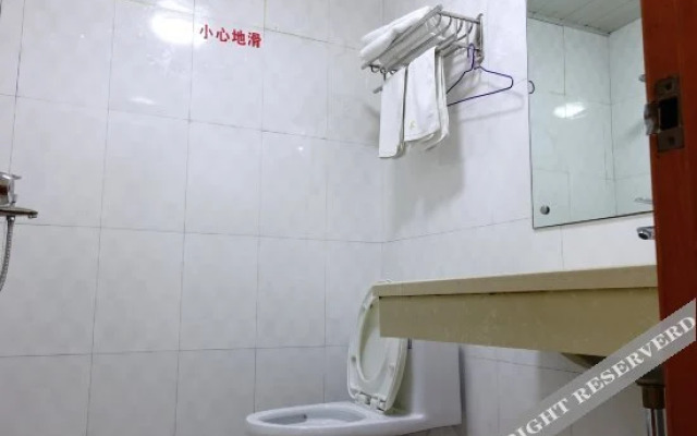 Chenchen Holiday Hostel
