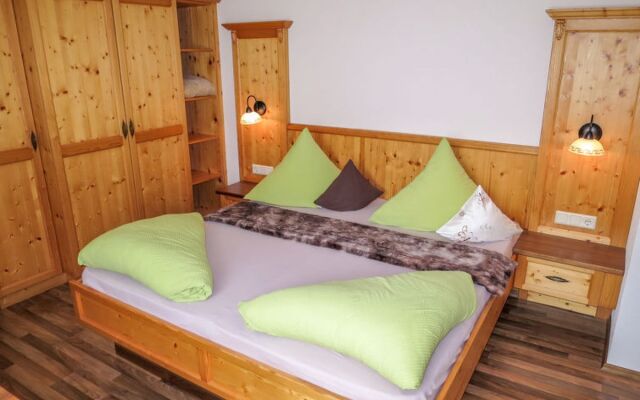 Sesselebenerhof 12821