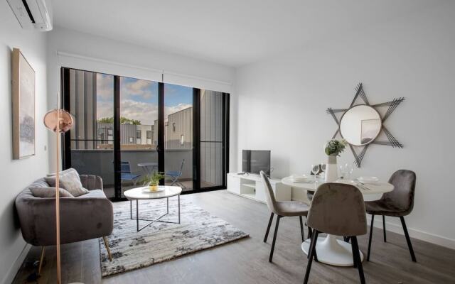 Designer Warm Home@mooneeponds+parking/wifi