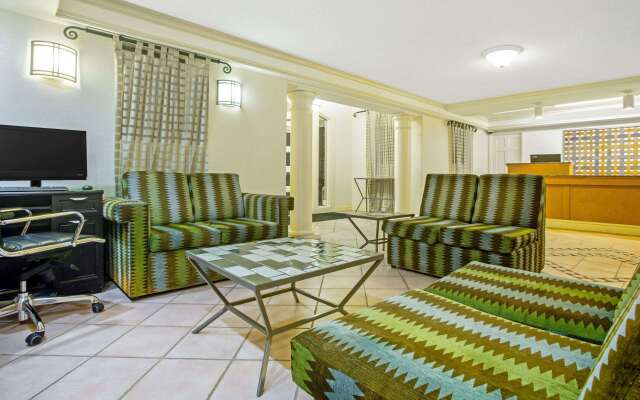 La Quinta Inn by Wyndham Victoria