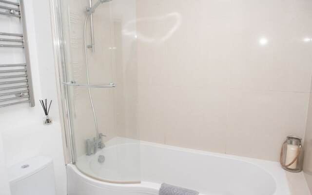 2 Bedroom Apartment in Prime Clifton Location