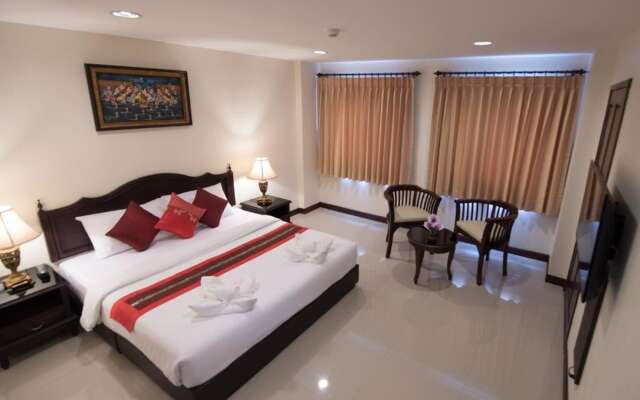 True Siam Rangnam Hotel