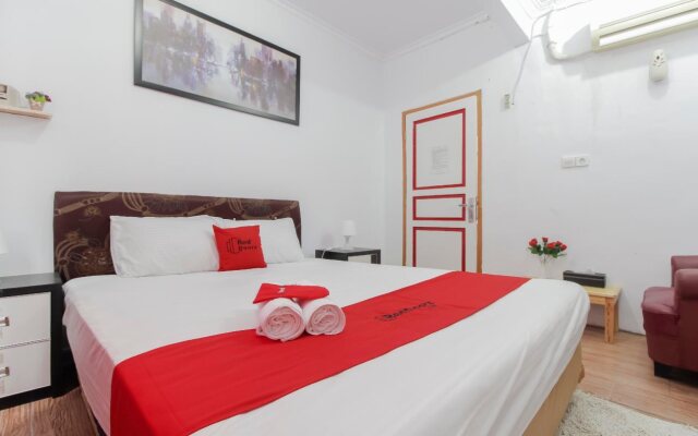 RedDoorz Plus near Budi Luhur University Jakarta
