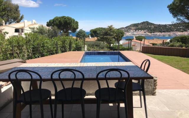 Ideal house for families with pool