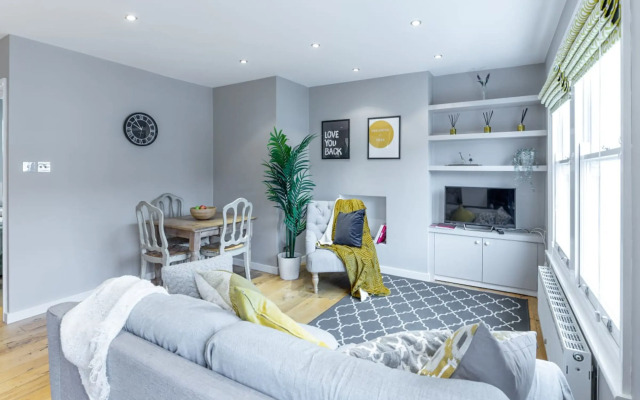 Stylish Shepherds Bush Flat